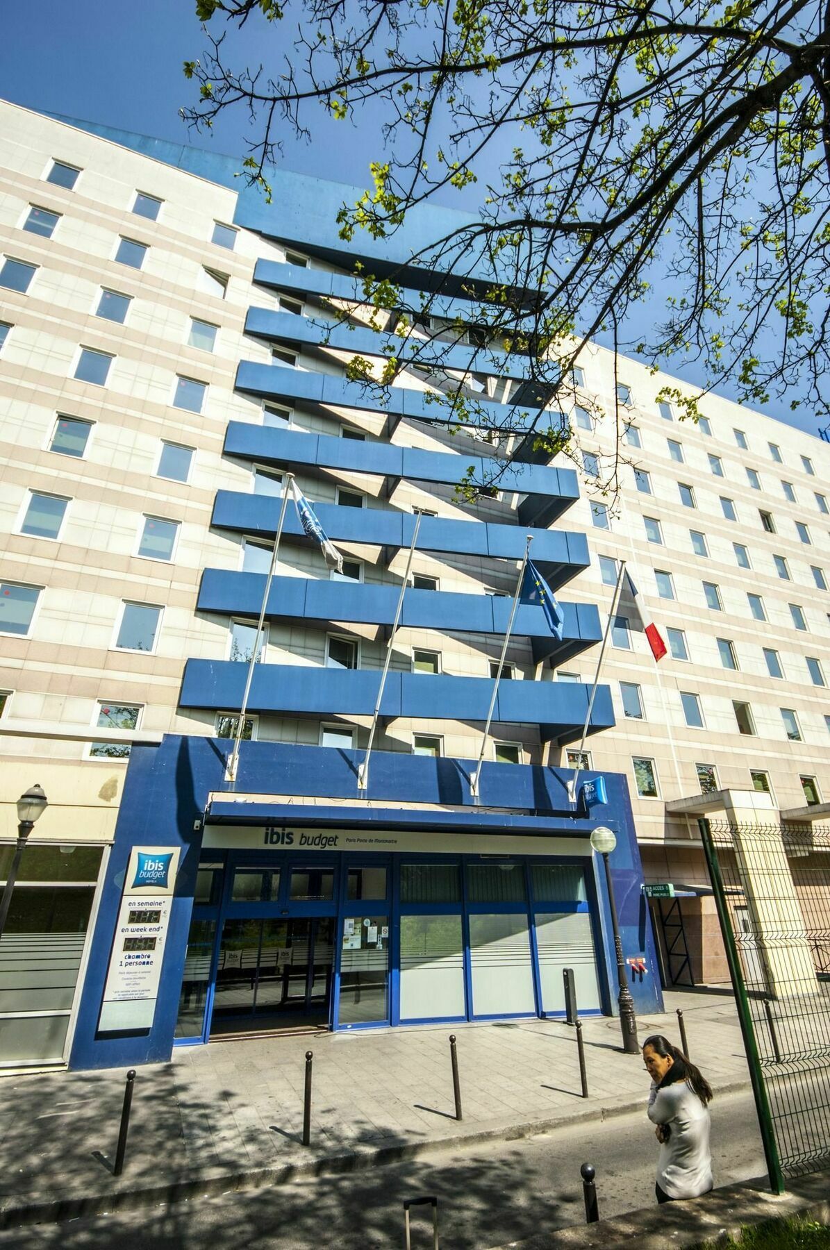 ホテル イビス　バジェット　パリ　ポルト　ド　モンマルトル サン・トゥアン エクステリア 写真